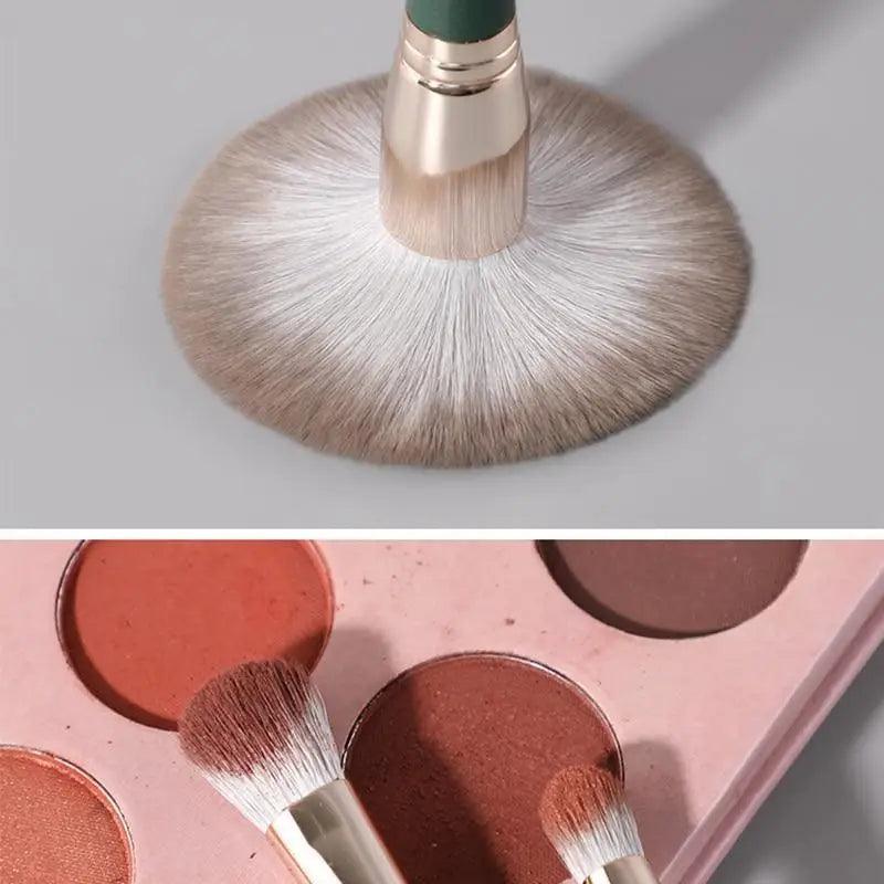 Additional view of the 14-Piece Makeup Brush Set