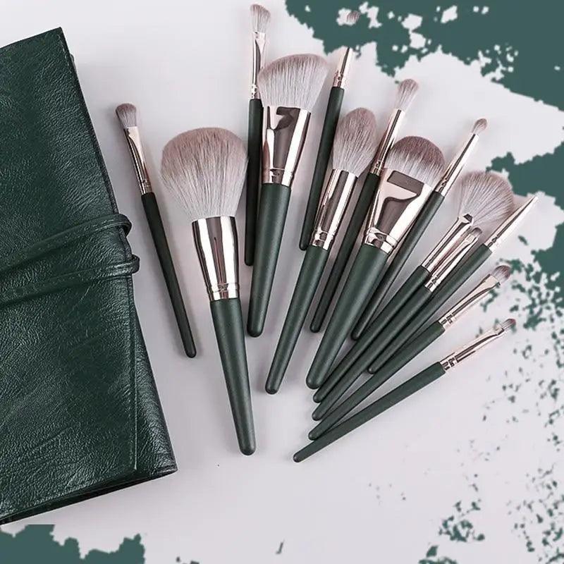 Additional view of the 14-Piece Makeup Brush Set